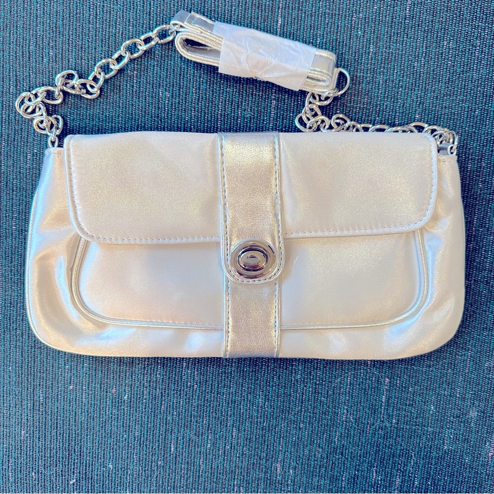 NWOT SILVER CLUTCH/ with chain strap - Picture 2 of 9